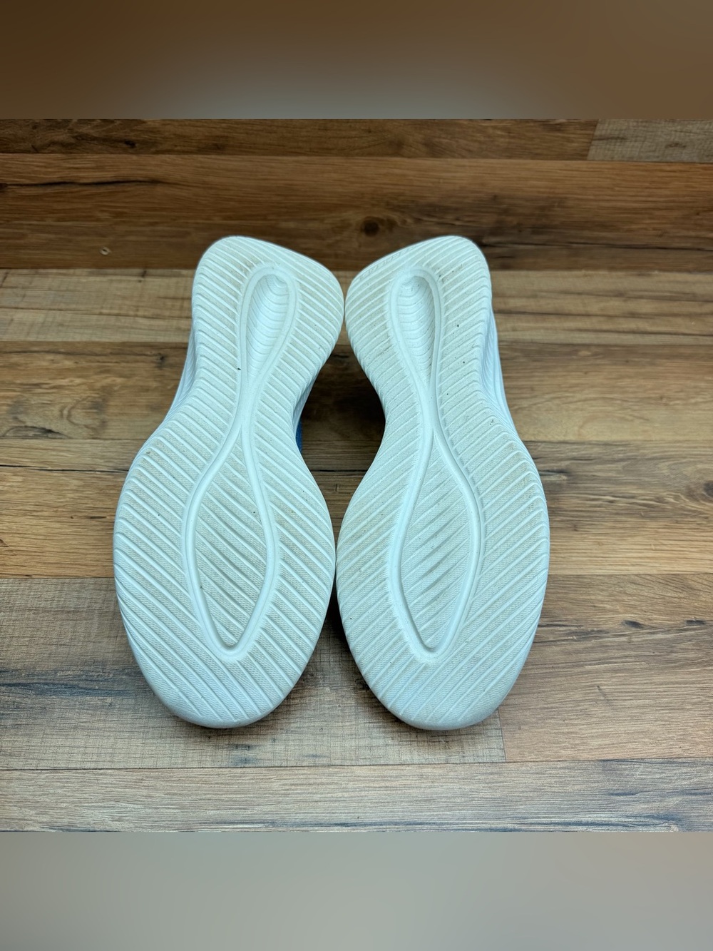 Skechers women’s size 8 Slip-On Knit Sneakers - Light Blue with Cream Sole - Picture 7 of 9